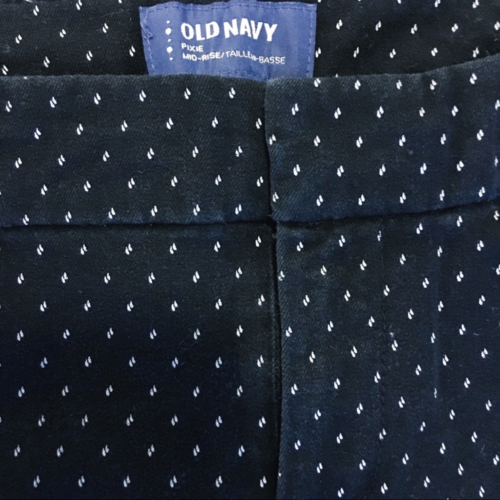 Black Mid-Rise Pixie Pant with White Detail